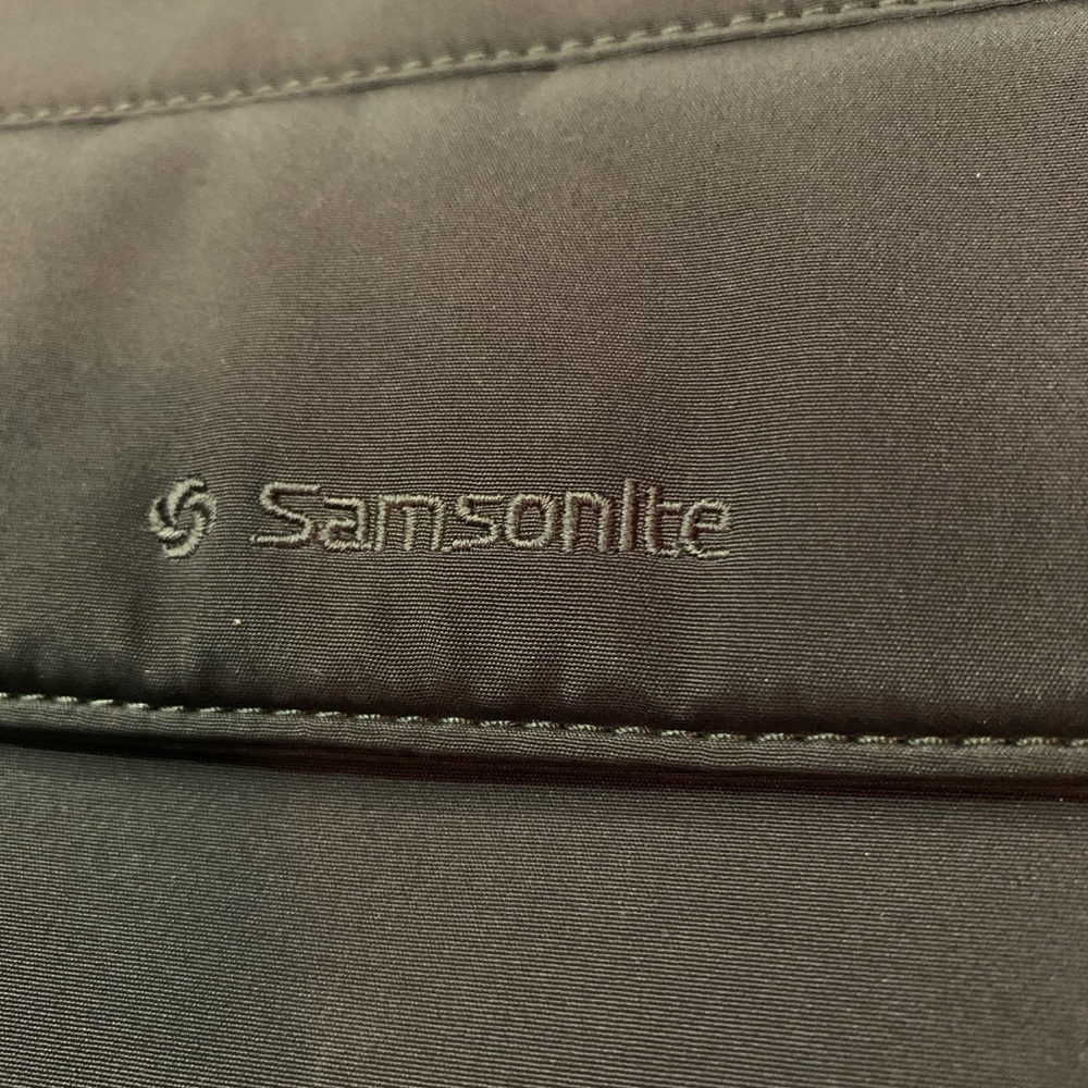 Samsonite Crossbody Travel tablet Nylon Bag Gray With Pockets And Magnetic Snap - Picture 4 of 8